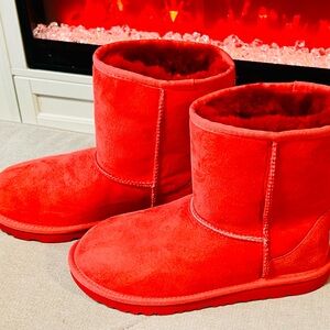 UGGS Cozy Red Women's Boots Size:5